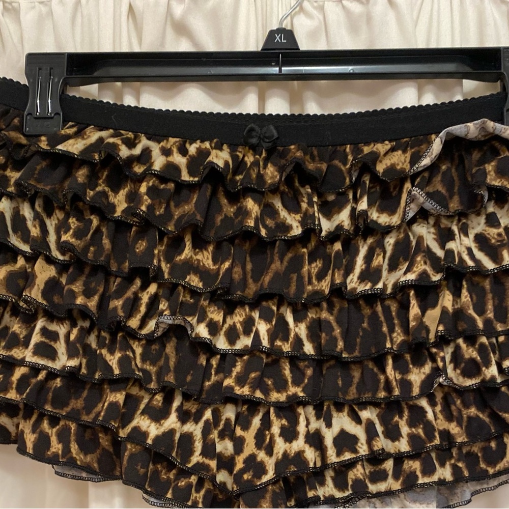 Leopard Print Ruffle Shorts - Picture 4 of 5